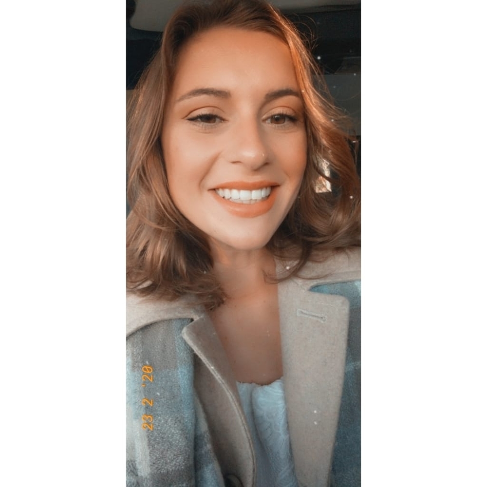 Meet your Posher, Alexis
